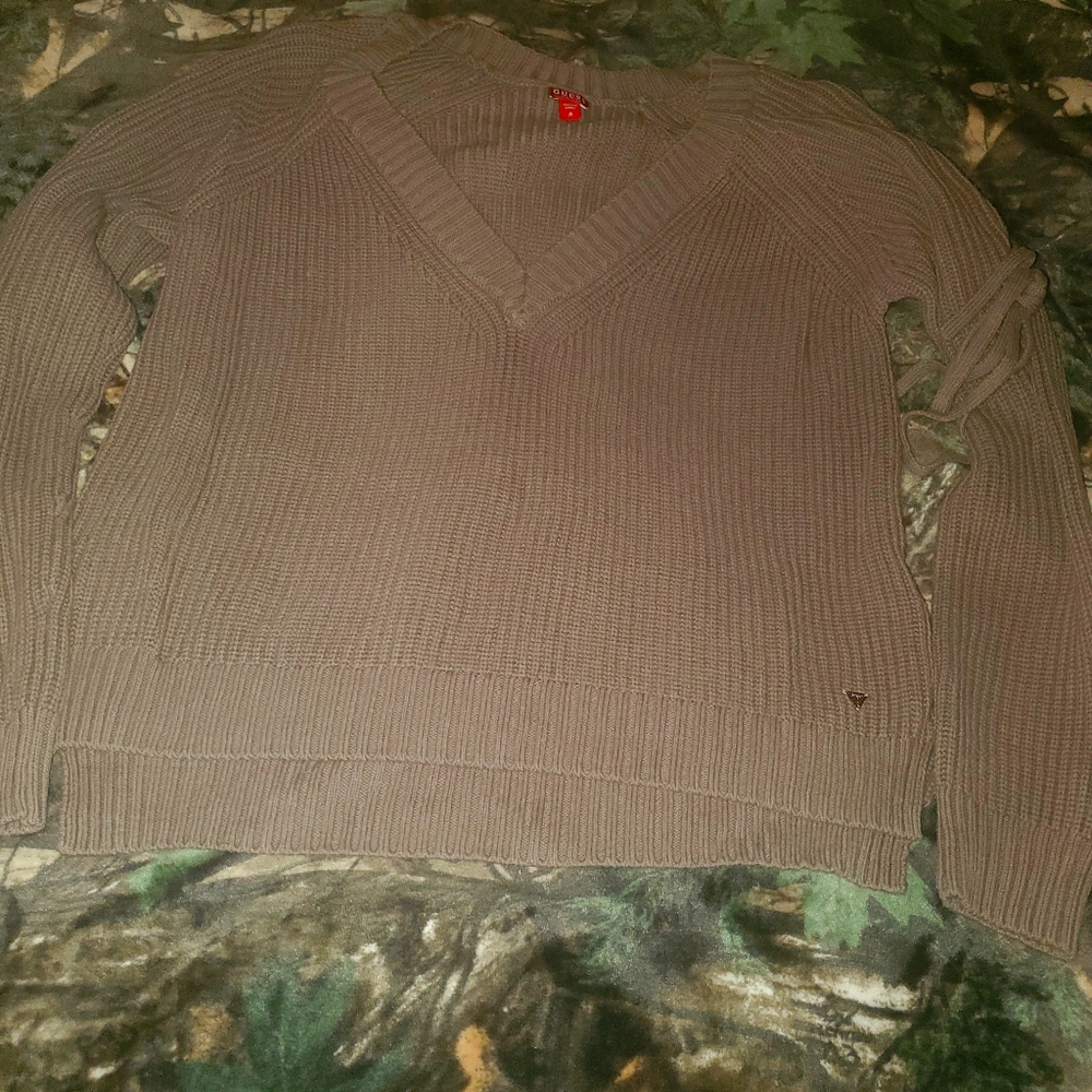 GUESS SWEATER